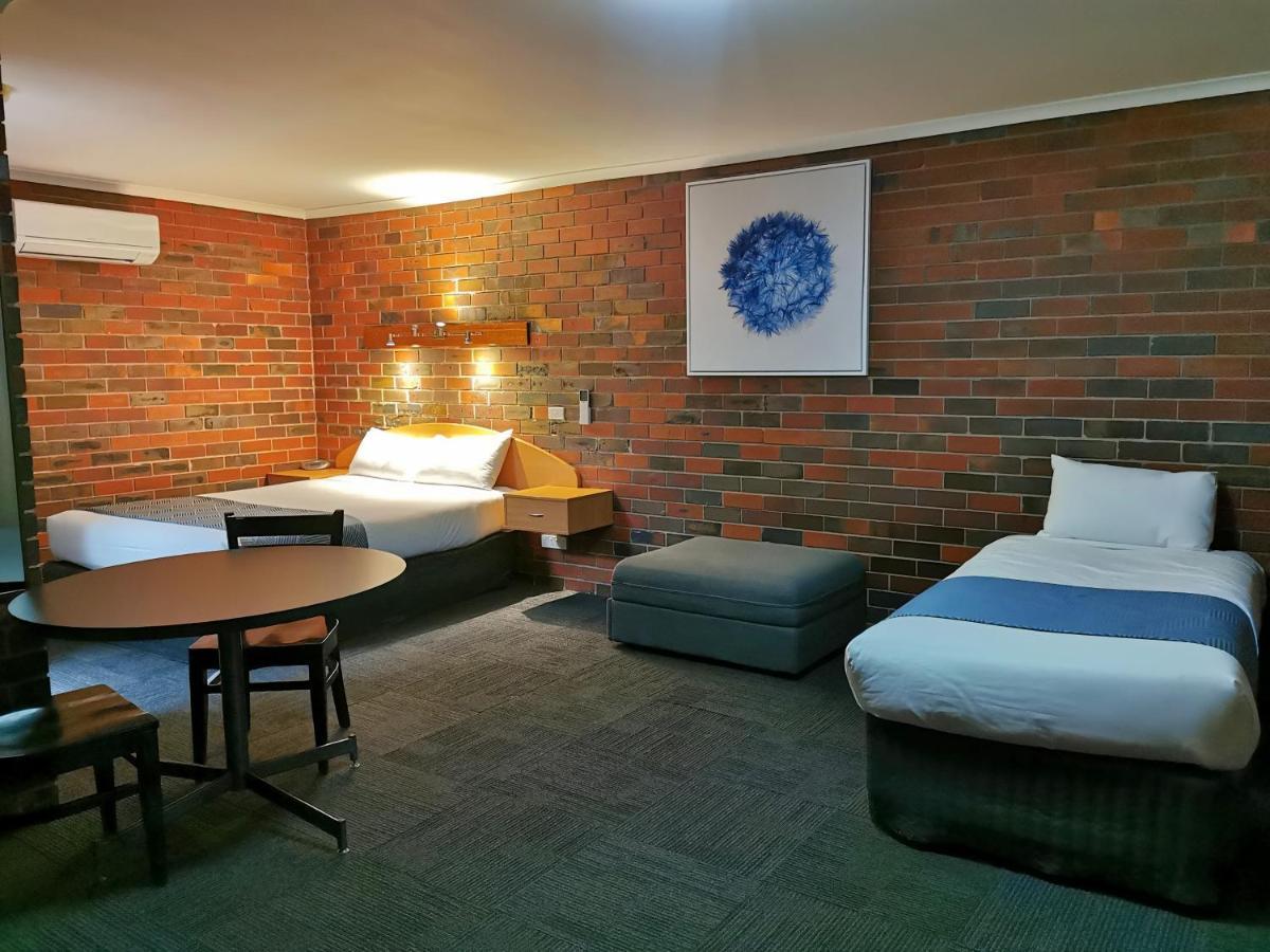 Town House Motor Inn ฮอร์แชม ภายนอก รูปภาพ